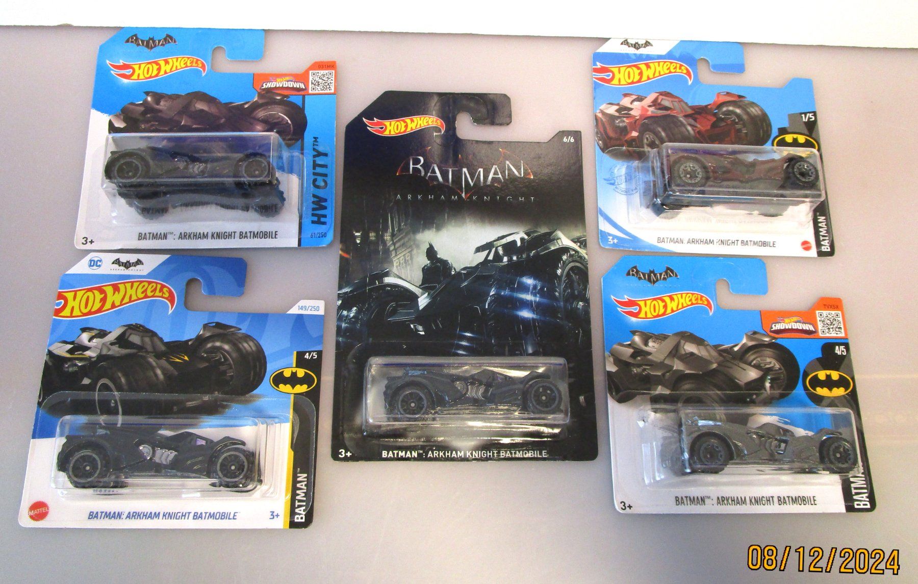Hot Wheels Modellini d'auto: 5 HOT WHEELS BATMAN ARKHAM KNIGHT BATMOBILE – Nuovo e nell'imballaggio originale da Chêne-Bourg venduto da breno56 1