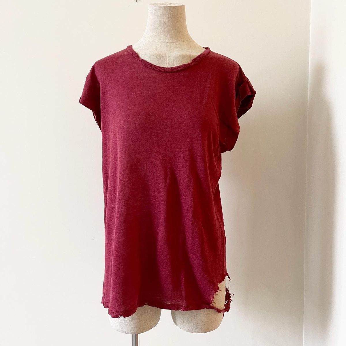 Iro T-shirt: IRO Distressed T-Shirt – Nuovo (secondo la descrizione) da Emmen venduto da Avviivva_Com2023