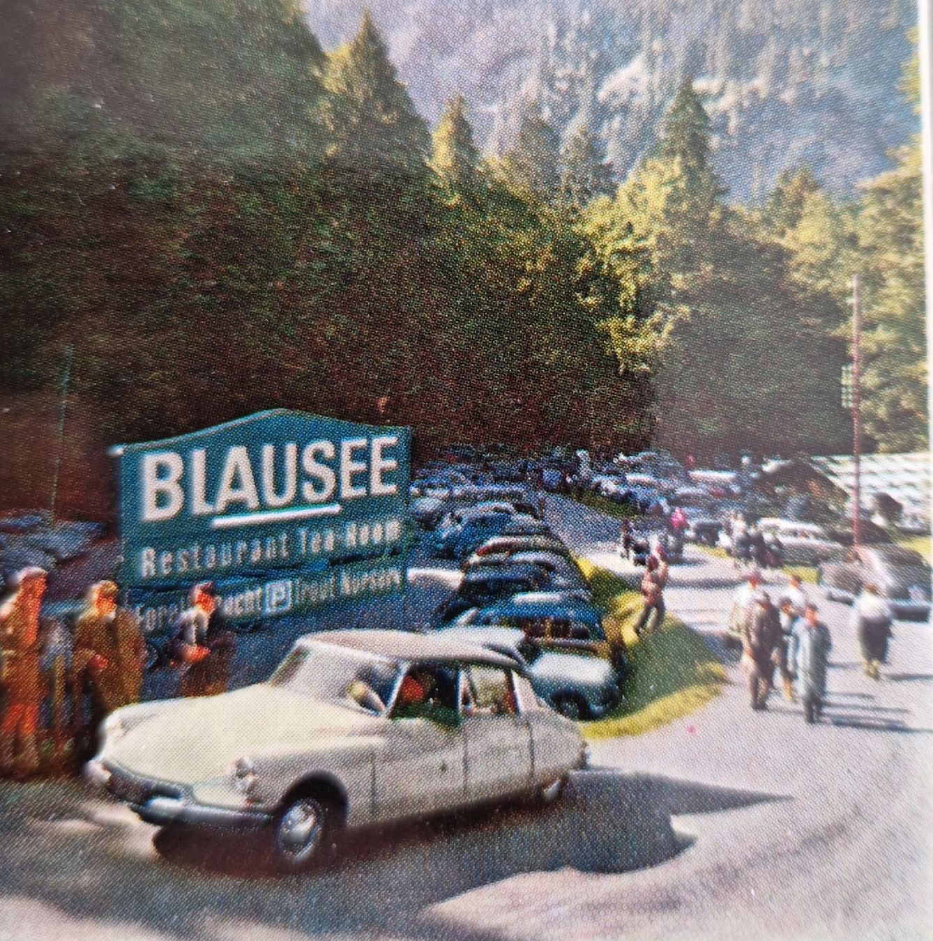 Cartoline postali: Blausee im Kandertal, altes Auto – Usato da Ebikon venduto da Donar50 1