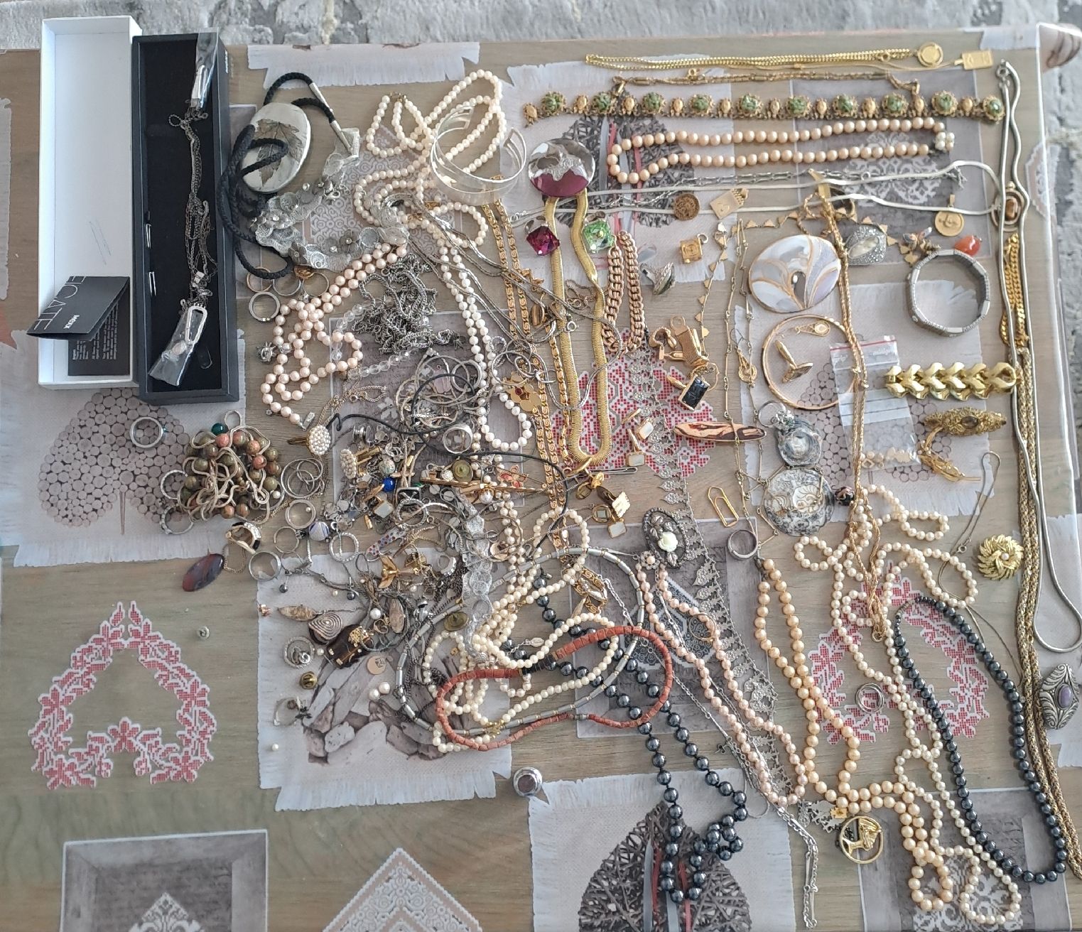 Autres bijoux: Schmuck lot – Défectueux à Neuhausen am Rheinfall par Waly...