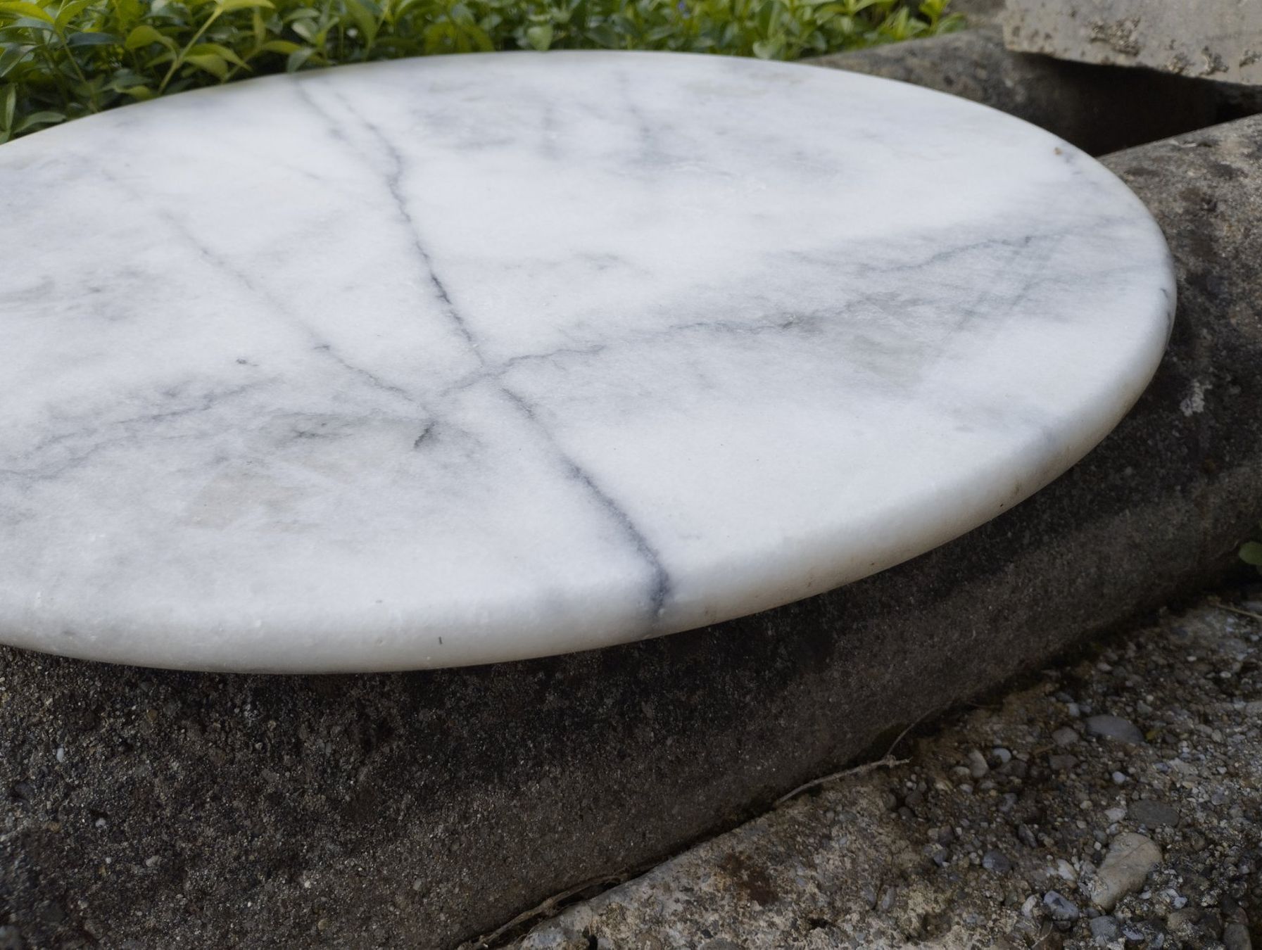 Piatti di portata: Marmor Tischplatte, antik, Durchmesser 50cm – Usato da Ostermundigen venduto da Dinge1 1