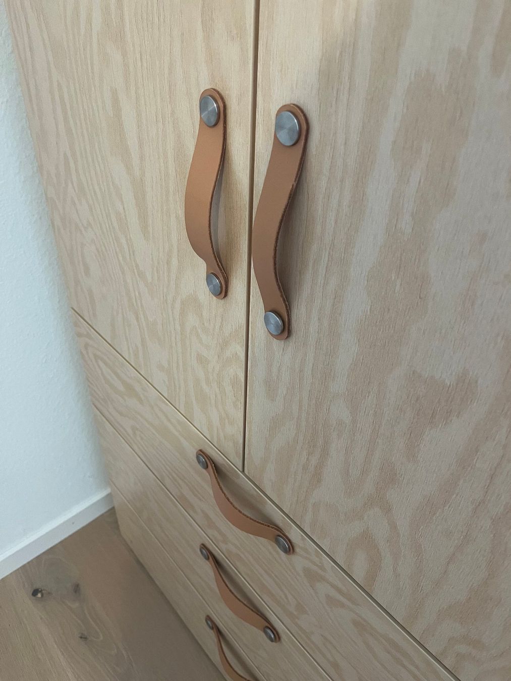 Ikea Armadi: Kleiderschrank mit Kiefer-Dekor Ikea – Usato da Thalwil venduto da schlluka 2