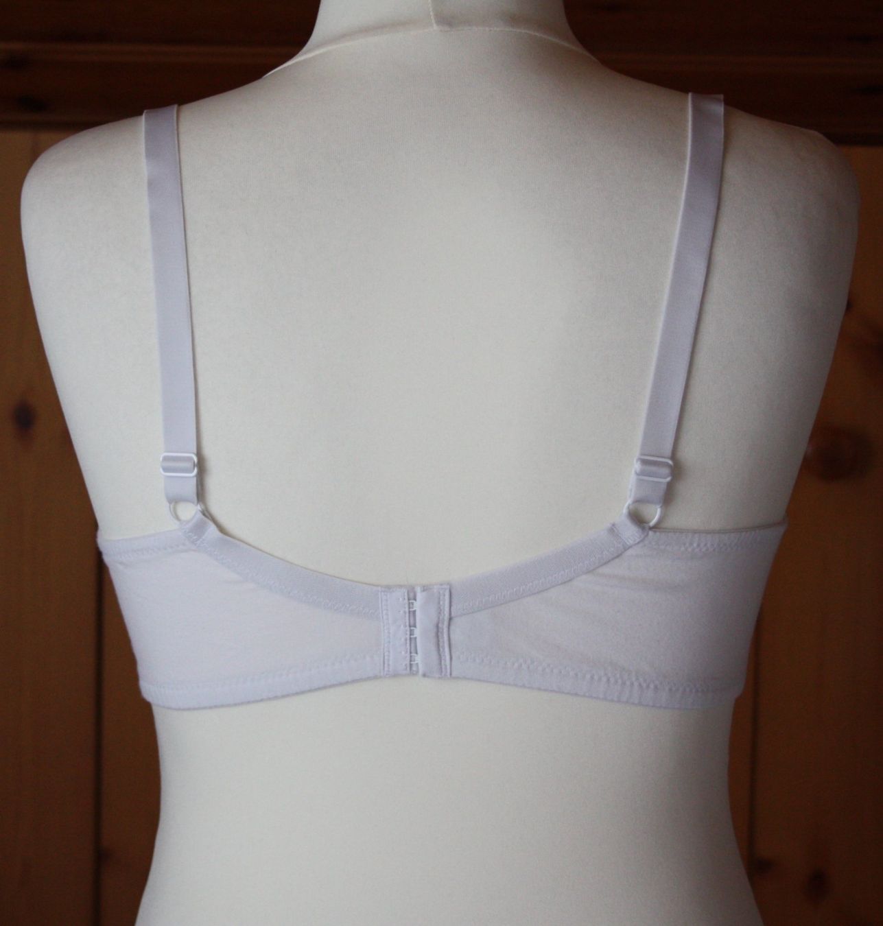 Altra biancheria intima: BH weiss 85DD (6) – Usato da Flüelen venduto da Diversicum-Curvy 2