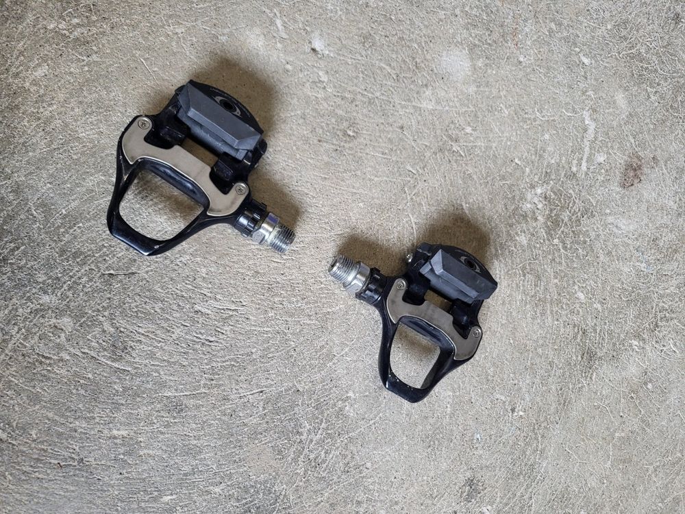 Pédales plates alu pour vélo Shimano PD-EF202 rouges 110x102 mm