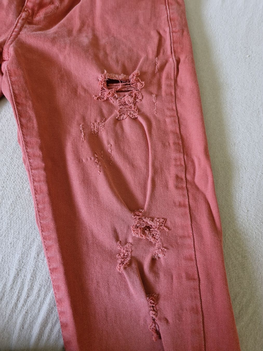 Jeans: jeans taille basse rouge taille 27 – Nuovo (secondo la descrizione) da Cudrefin venduto da Jnini12 2