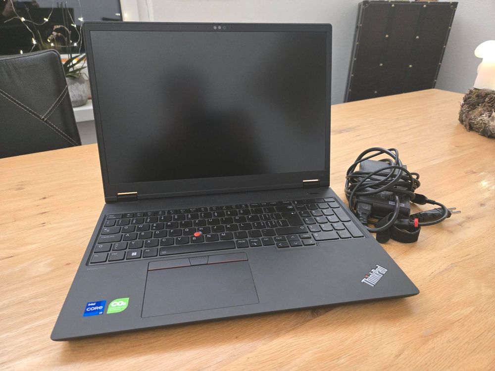Lenovo ThinkPad P16v Gen 1 - i7-13700H 32GB RAM 1