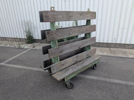 Robuster Holz/-Glasbock mit Räder für Werkstatt & Garten