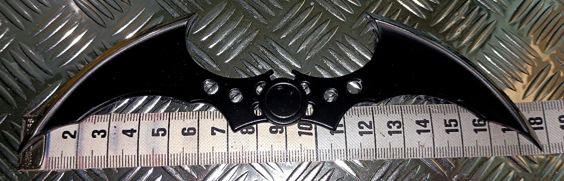 Tutte le decorazioni: BATARANG Batman-Brieföffner Deko – Nuovo (secondo la descrizione) da Basel venduto da kim_872m 1