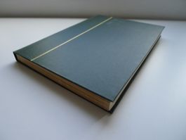 ein Album mit Briefmarken von Afrika