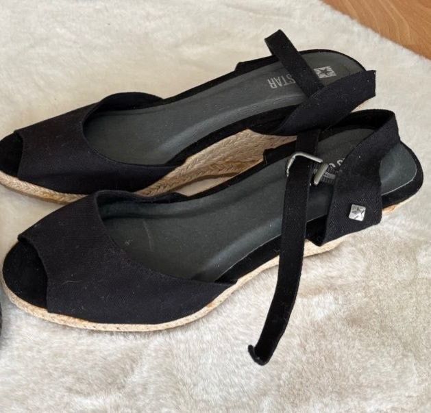 Scarpe da donna: Schwarze Keilabsatz-Sandale – Nuovo e nell'imballaggio originale da Bern venduto da ViksiBash 1