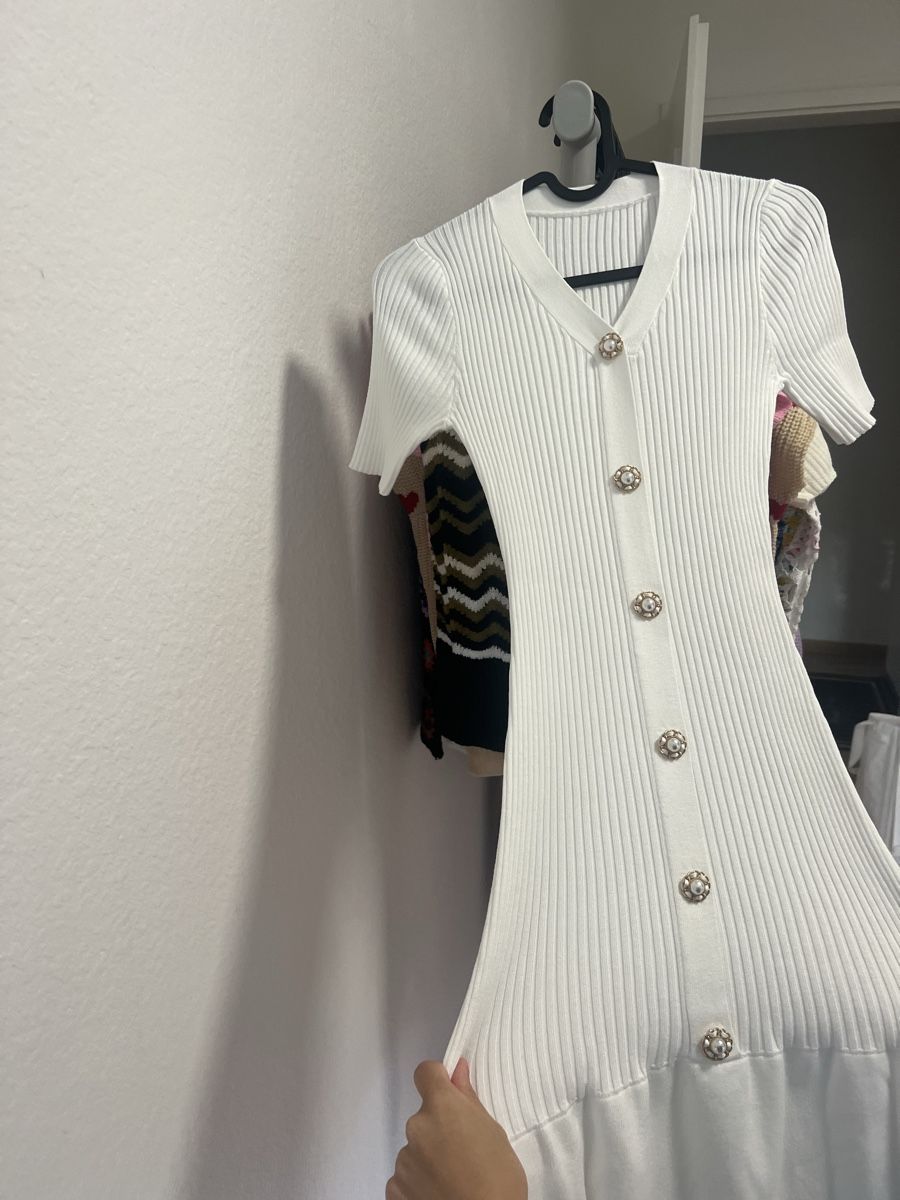 Vestiti: Strickkleid weiss mit Knöpfen kurzarm – Usato da Zürich venduto da R1908 2