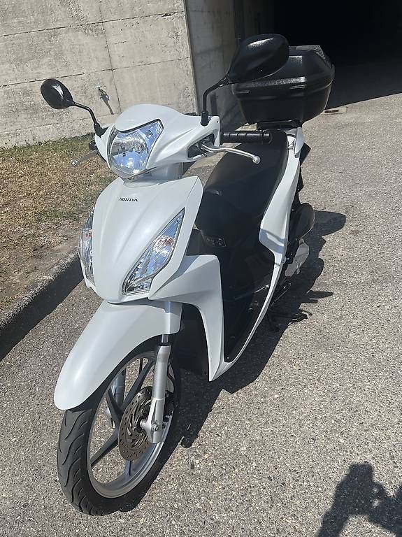 Scooter: HONDA VISION 110cc – Usato da Meyrin venduto da jpsd
