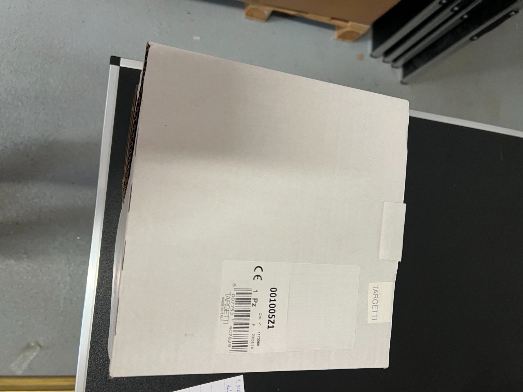 Lampade: TARGETTI SQUARE LAMP – Nuovo e nell'imballaggio originale da Mägenwil venduto da BackInWhite 1