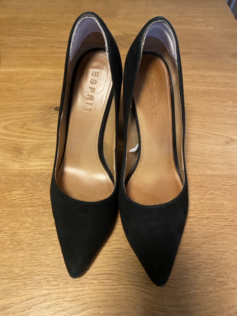Esprit Damenschuhe: Schwarze Esprit Wildleder Pumps, Gr. 38 – Gebraucht aus Wittenbach von Kalt_K90