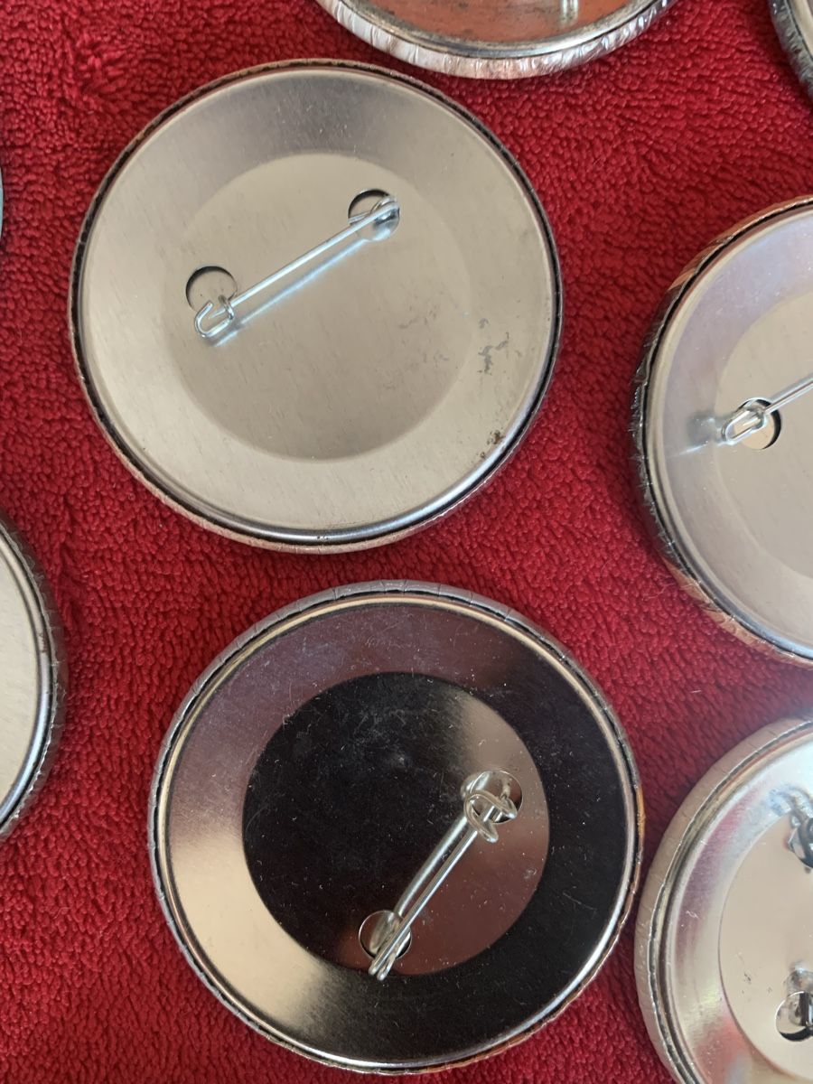 Foto & Immagini: Ansteck-Pin mit Prominenten – Usato da Zürich venduto da Olimpied 9
