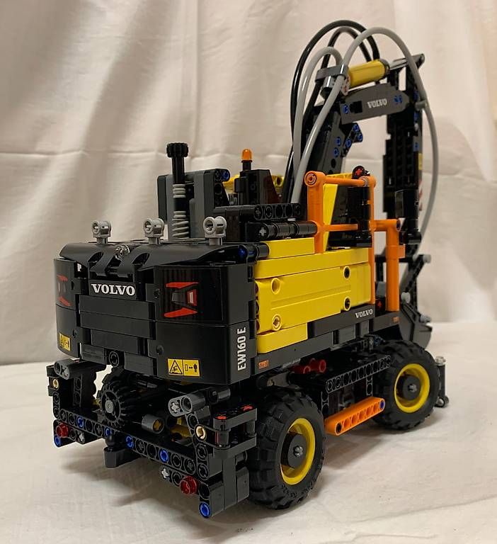 Lego Kit di costruzioni: Lego Technic Volvo EW160E Bagger – Usato da Meikirch venduto da meineangebote 3