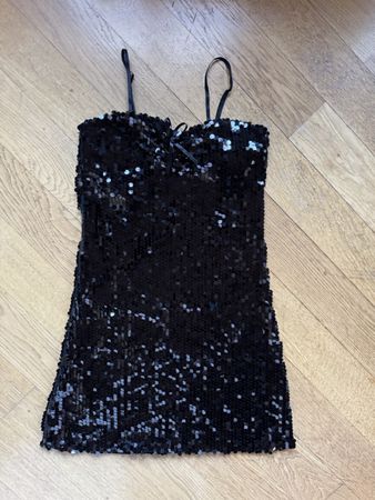 Schwarzes Paillettenkleid, strech