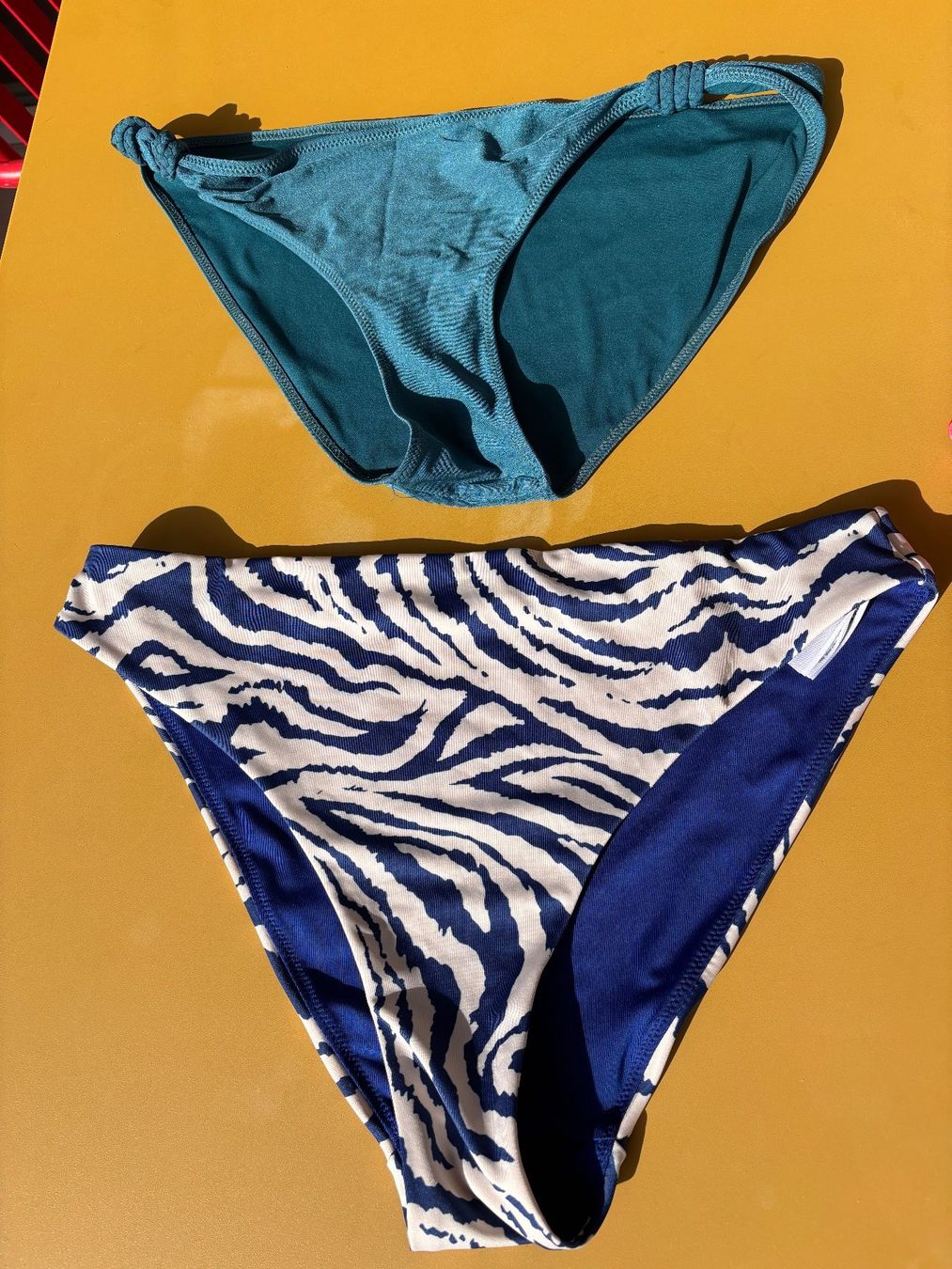 Lotti di vestiti: Set von 5 Bikini Unterteilen ca. Gr. M/L – Usato da Zürich venduto da missmodernage 4