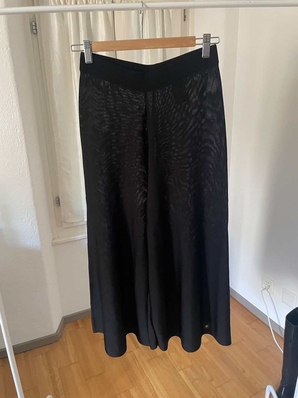 Cos Hosen: Cos Culotte schwarz Feinstrick XS – Gebraucht aus Clarens von Lois86