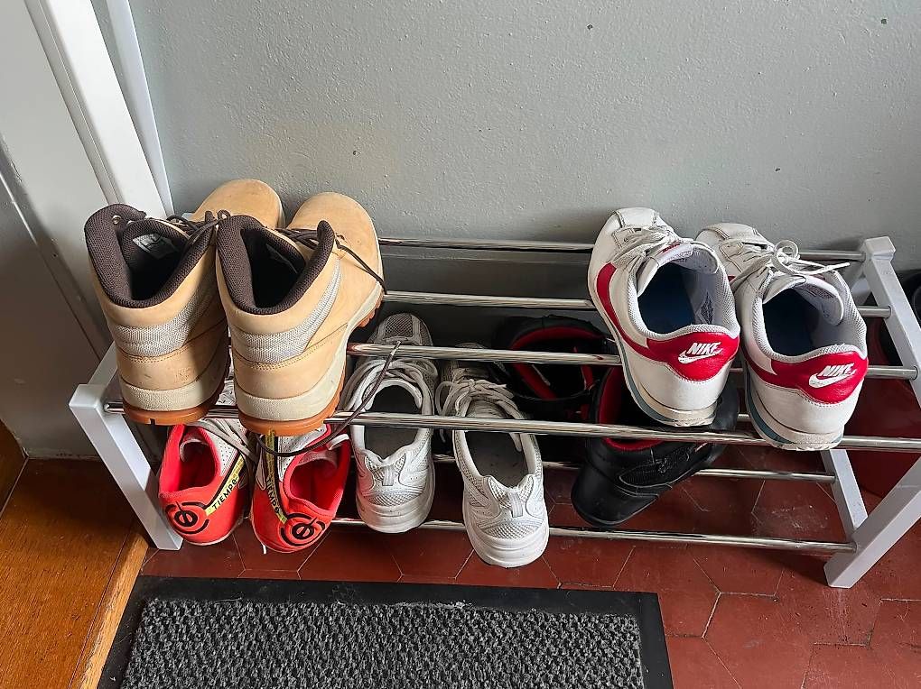 Regale: Schuhgestell mit 2 Ablagen – Gebraucht aus Gümligen von Marianne2