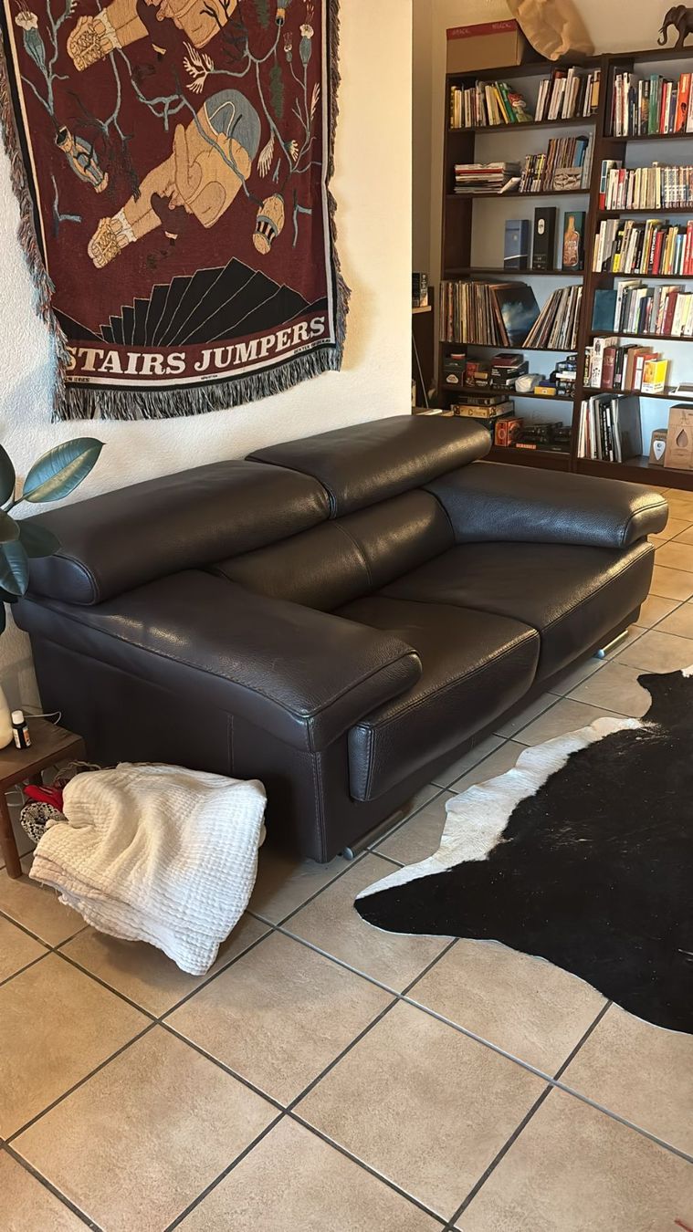 Roche Bobois Sofas: Canapé en cuir Roche Bobois – Gebraucht aus Biel/Bienne von gab_w9f9 5