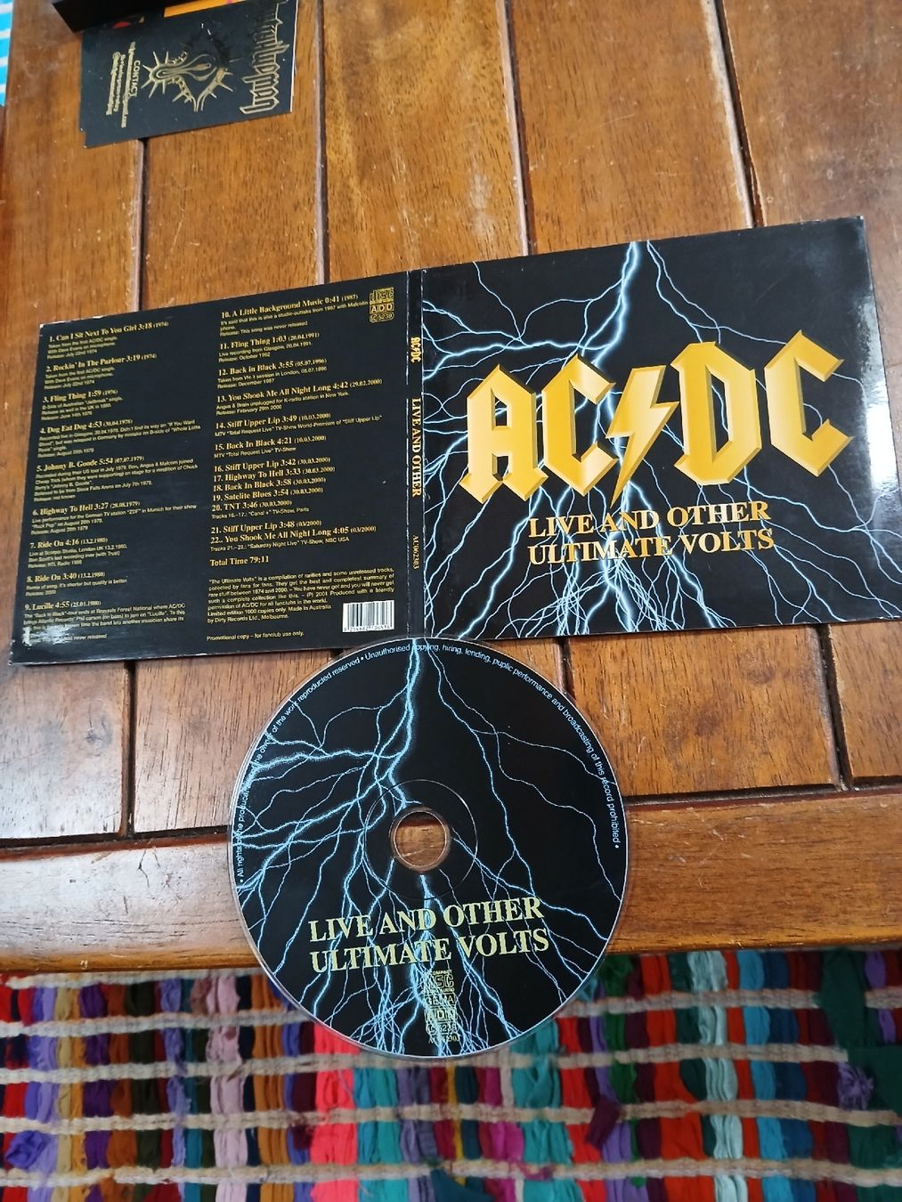 CD: ac/dc - live and other ultimate volts (digi) – Usato da St-Cergue venduto da VeganWarrior