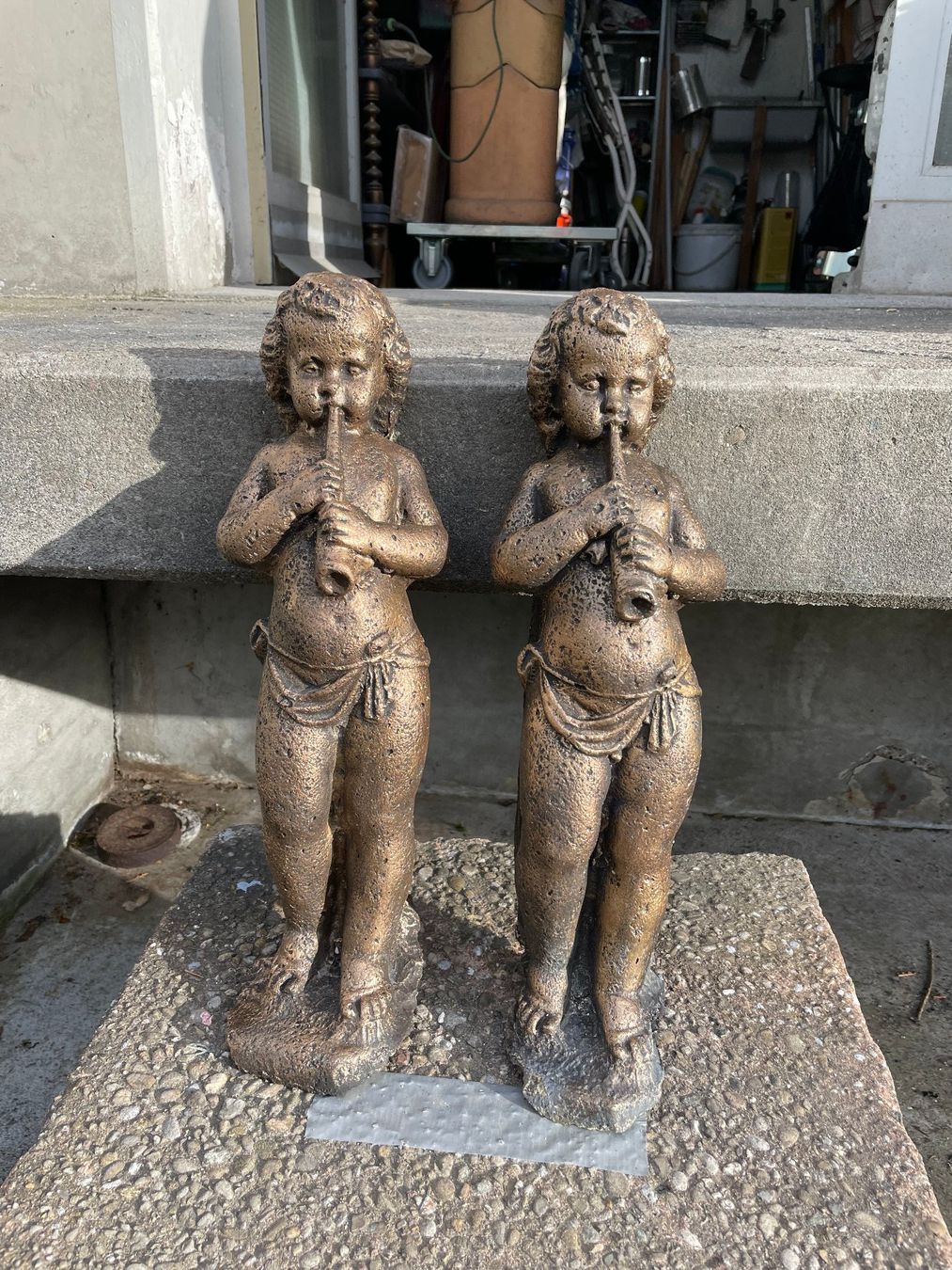 Skulpturen & Statuen: Puten.Relief – Gebraucht aus Forch von ESELSTEIN