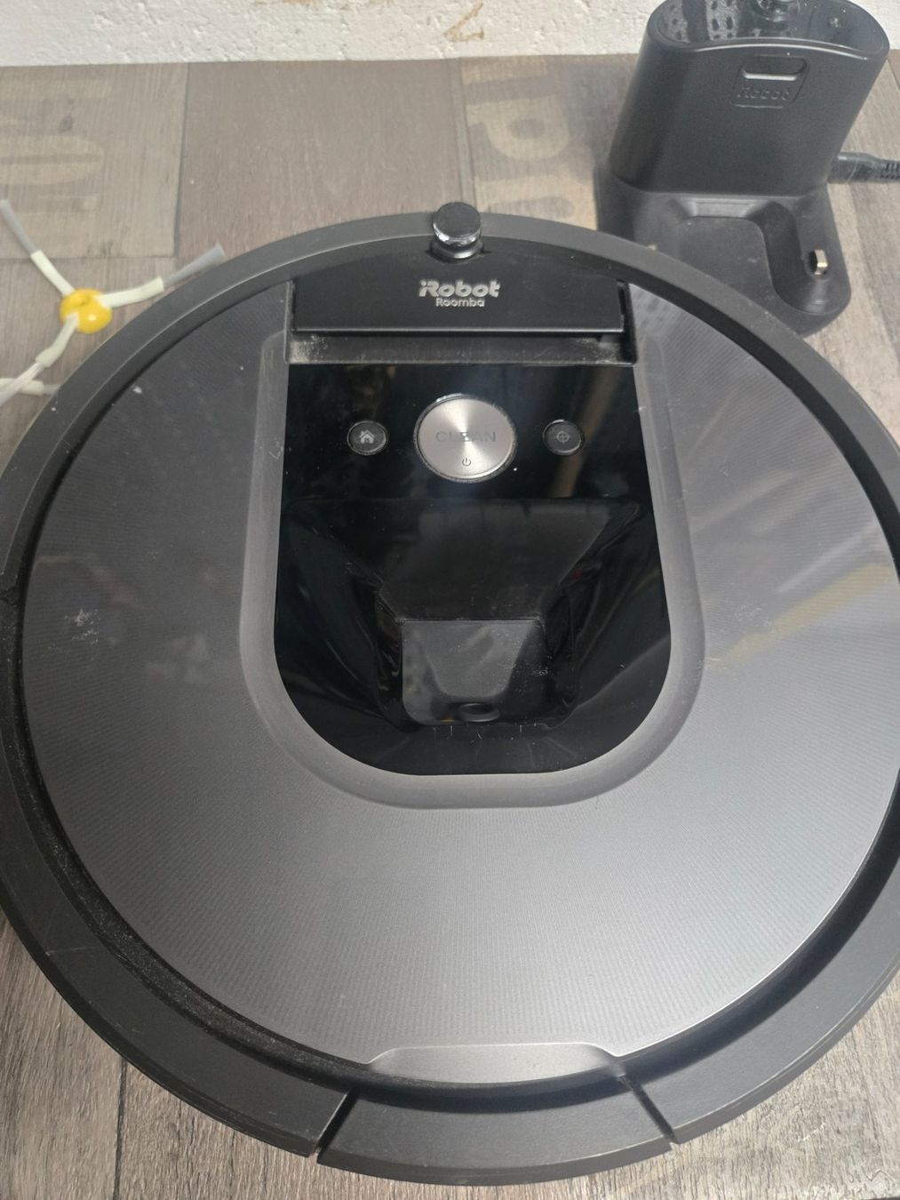 Irobot Aspirapolveri & Accessori: Irobot Roomba 960 + accessoires + pièces de rechanges – Usato da Crémines venduto da Blakedrake 3