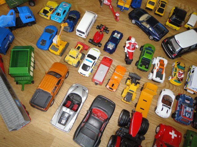 Hot Wheels Giocattoli: AUTO 51 X MAJORETTEHOTWHEELSDISNEYSIKUMATCHBOXNONAME – Usato da Teufen AR venduto da Donschabl 4