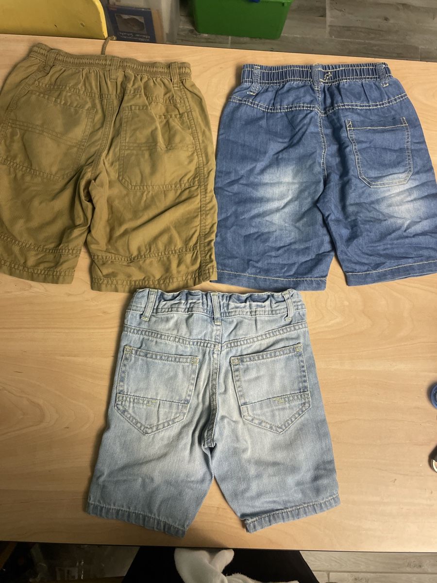 Pantaloni: 3 coole Jungen Shorts Gr.116 – Usato da Obergerlafingen venduto da cabo4 1