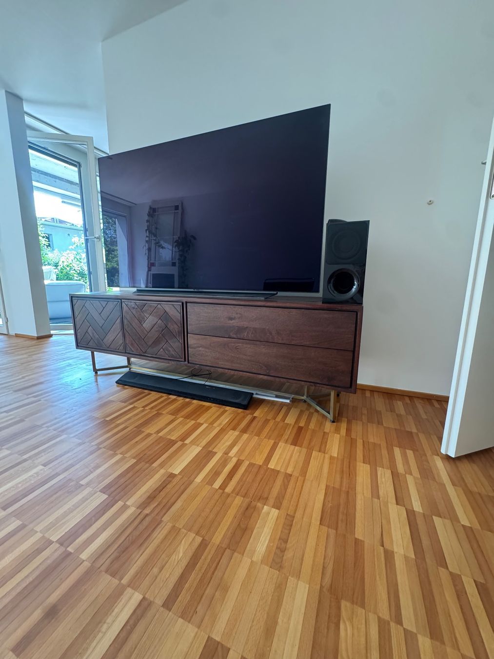 Westwing Mobili TV: Westwing TV-Möbel Massivholz mit Muster – Usato da Winterthur venduto da StellaMariabr