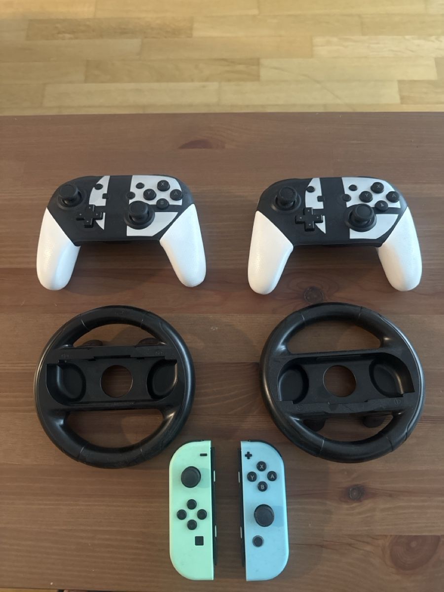 Nintendo Controller: 4 Controller Nintendo Switch  – Nuovo (secondo la descrizione) da Grenchen venduto da Leonardo29
