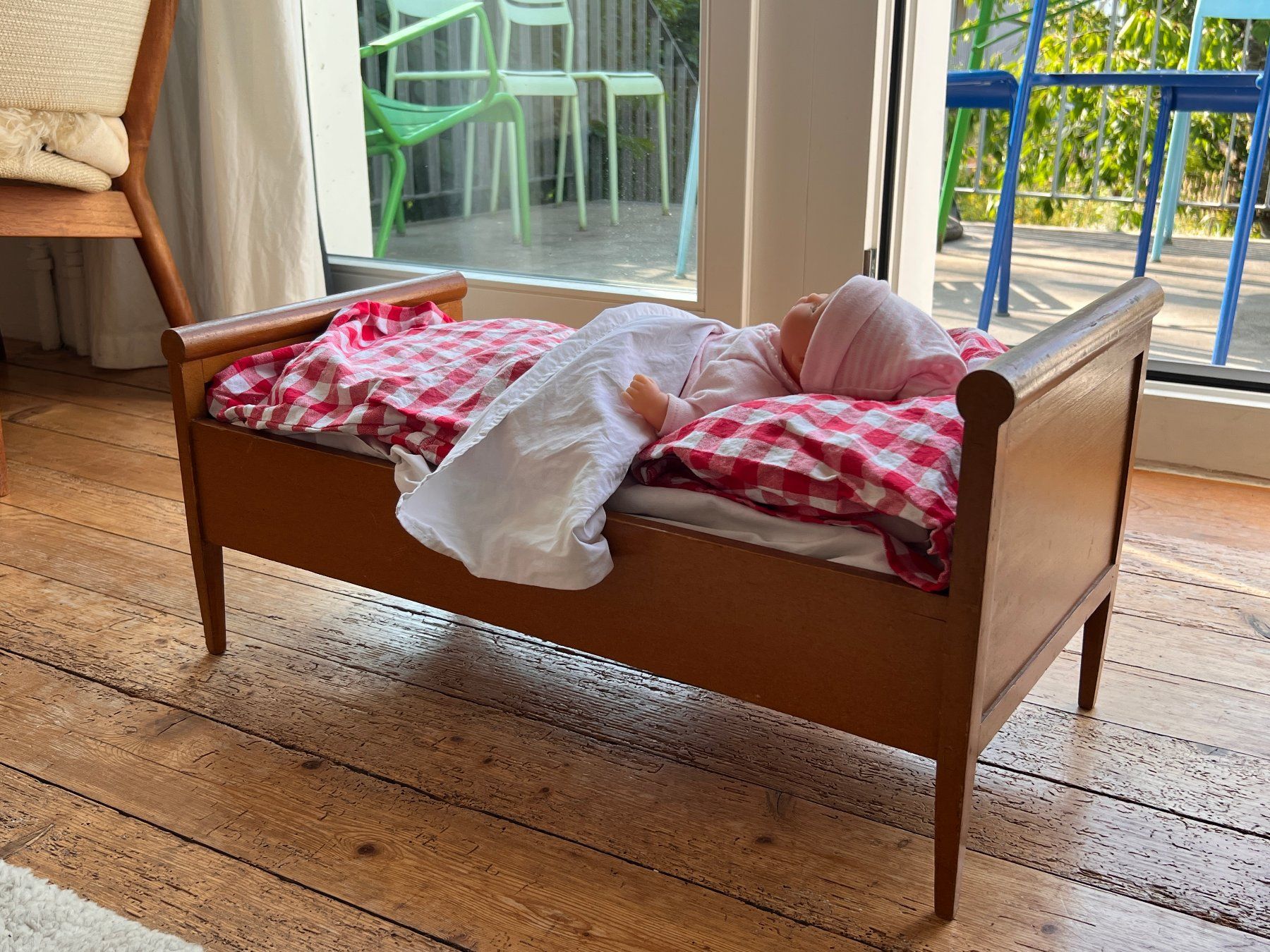 Spielzeuge: Puppenbett mit Puppe – Gebraucht aus Kreuzlingen von kek_1 4