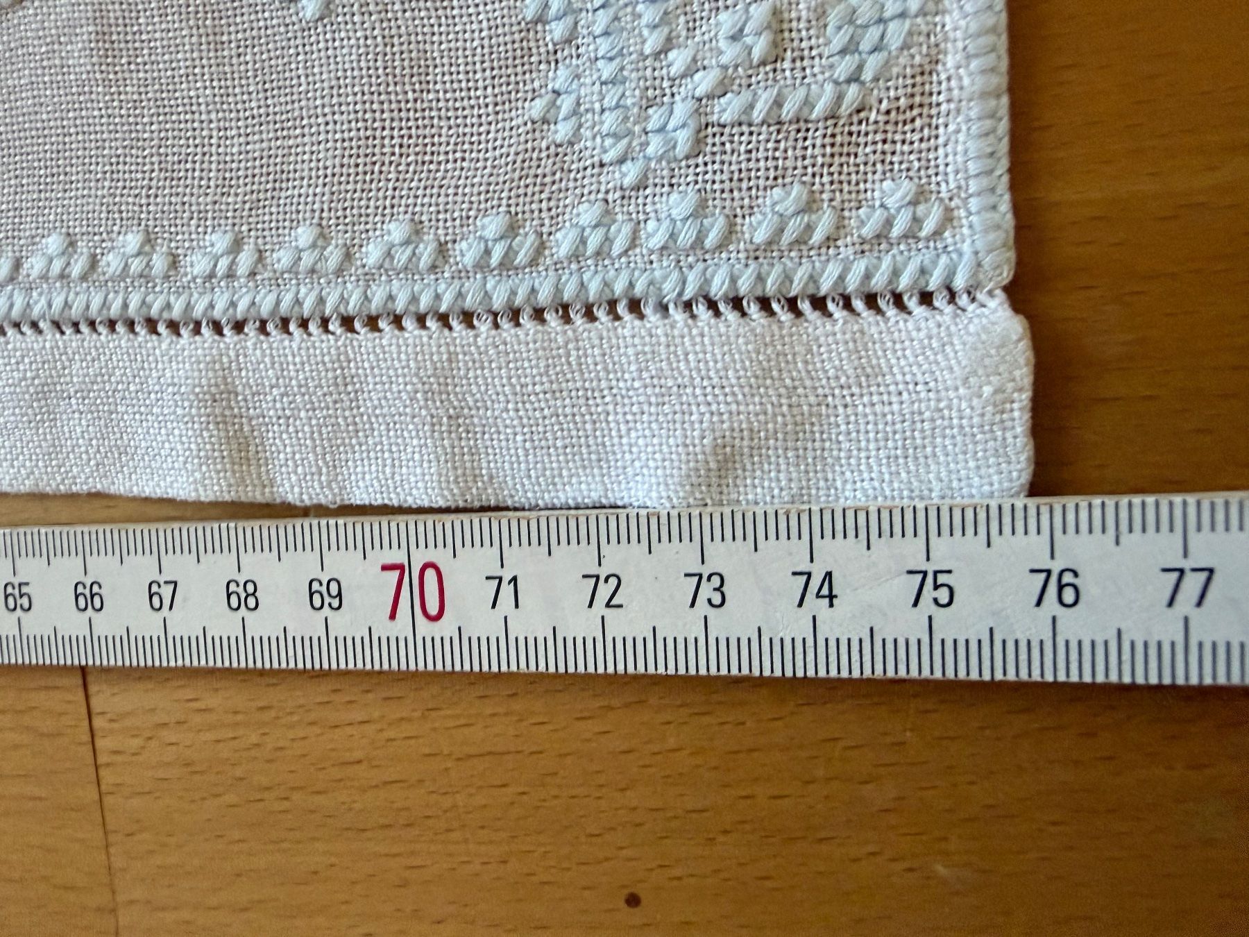 Bassetti Sonstige Tischwäsche: Tischtuch für Beistelltisch oder Kommode  handbestickt – Gebraucht aus Subingen von ArtBead 3