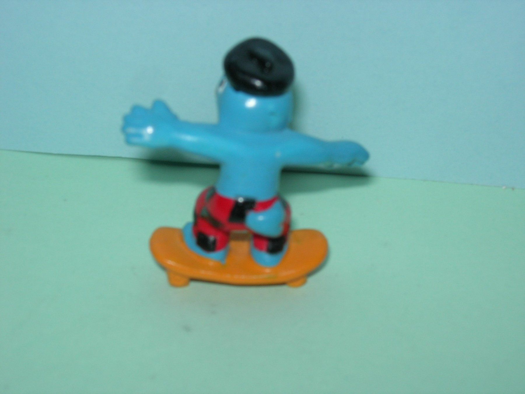 Figuren: Globi als Skateboard- Rollbrettfahrer, Minifigur – Gebraucht aus Hornussen von Corvette- 2