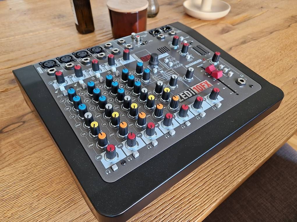 Console di mixaggio: Allen & Heath ZEDi-10 FX  – Usato da Chêne-Bourg venduto da tyraelx