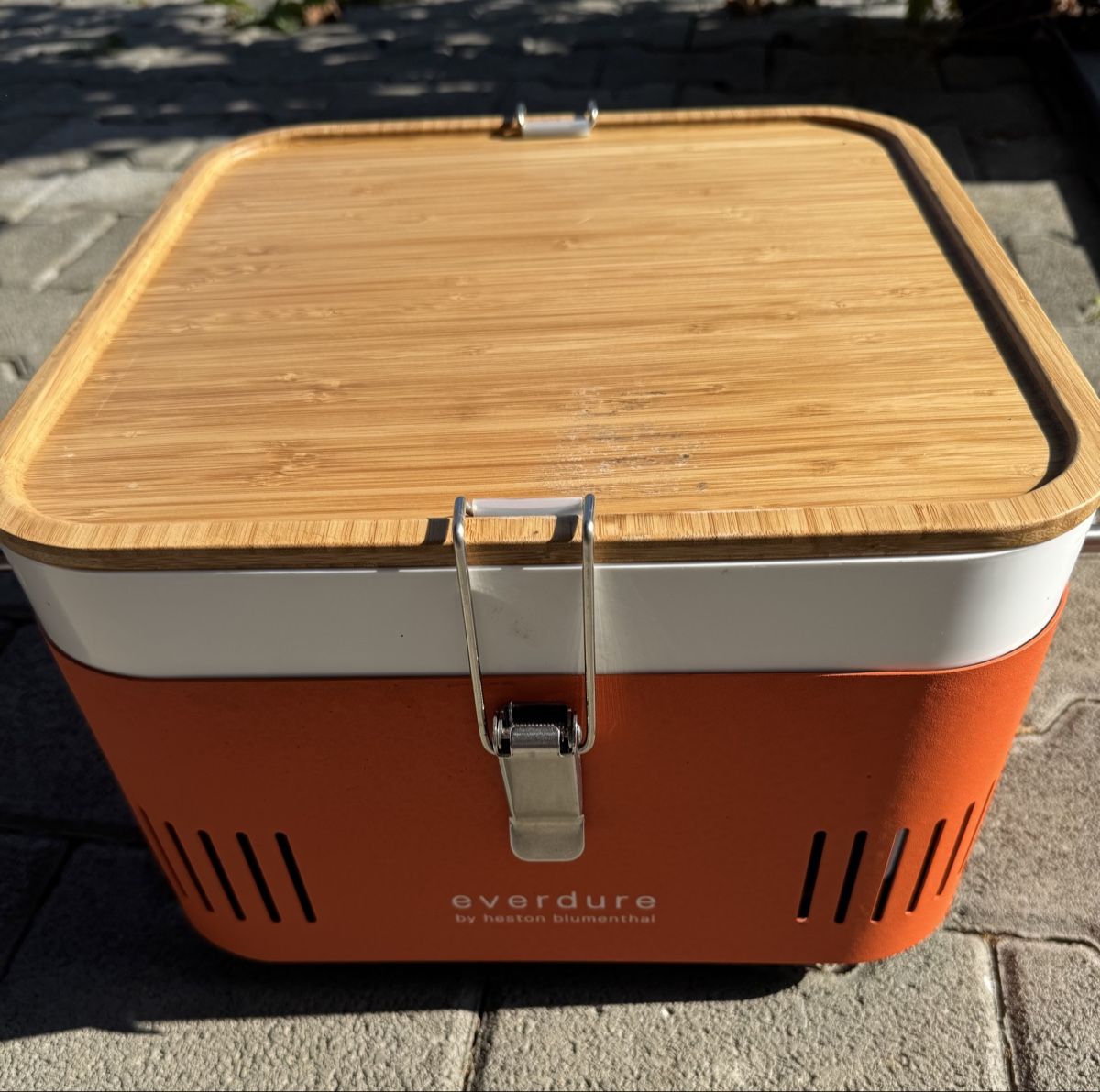 Grils: Everdure Holzkohlegrill Cube, Orange – D'occasion à Buchs LU par Sumpf_007