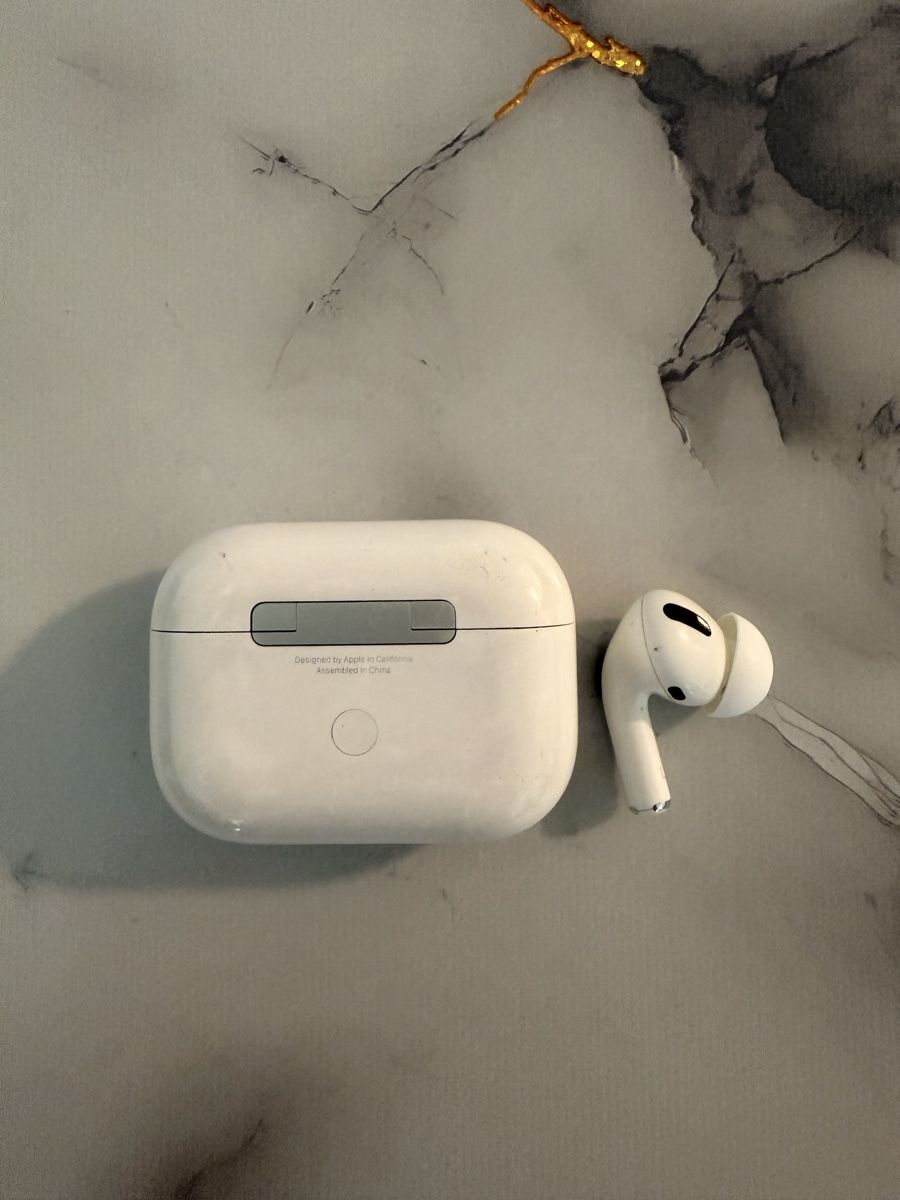 Apple Cuffie: Airpods Pro left – Usato da Massagno venduto da pokecoach 2