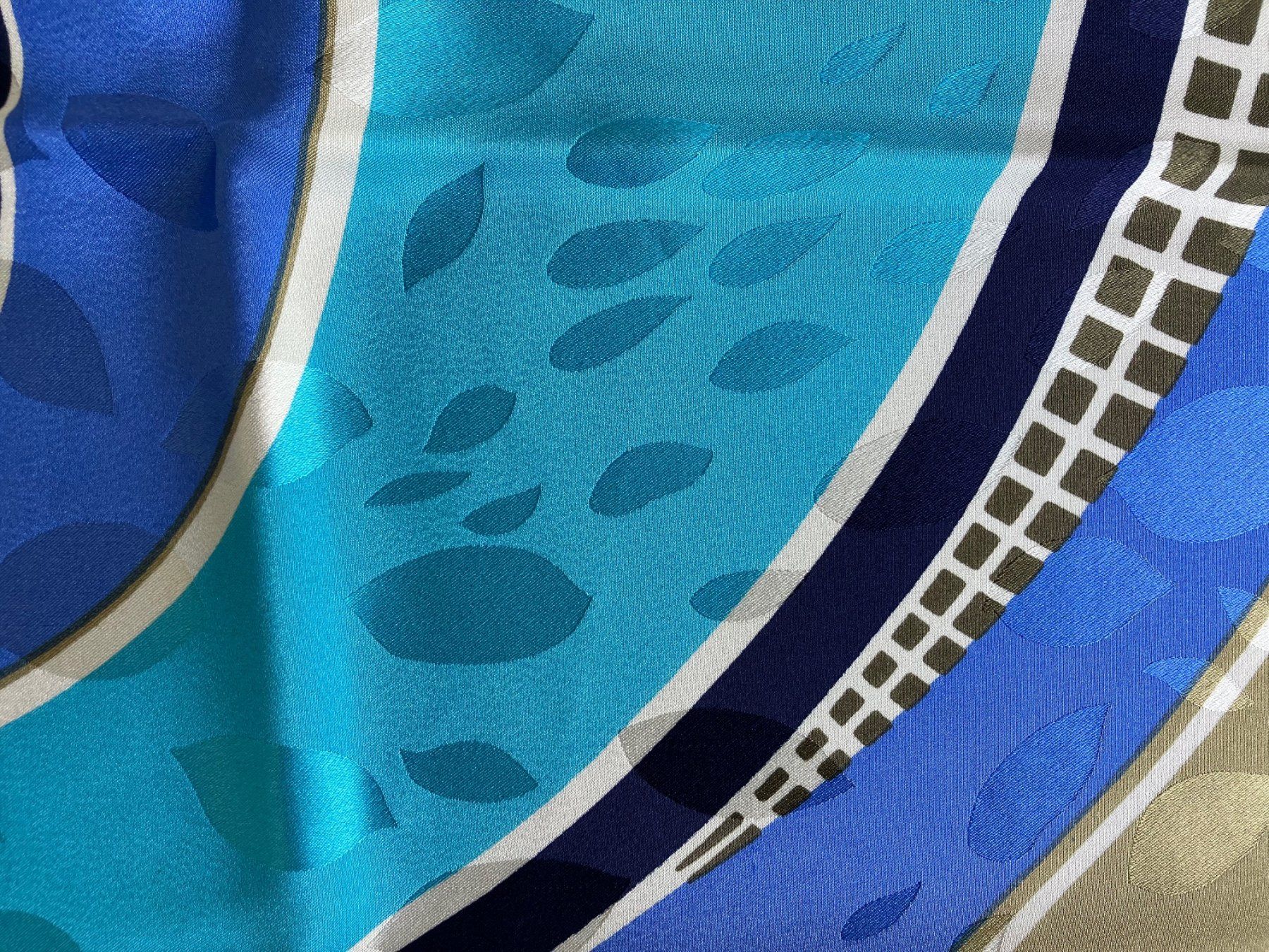 Foulards, Tücher & Schals: Seidenfoulard – Gebraucht aus Winterthur von Barunggeli 2