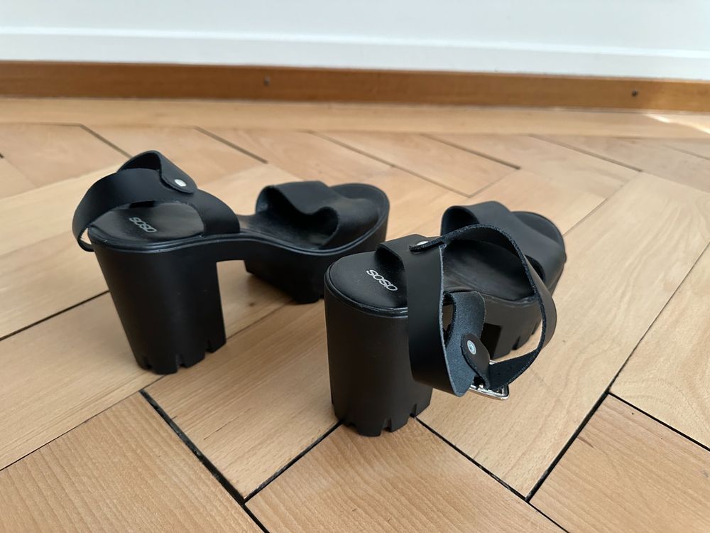 Asos Chaussures femmes: ASOS - Plateau Sandalette schwarz 38 – Neuf (Voir description) à Zürich par Diazaio 2