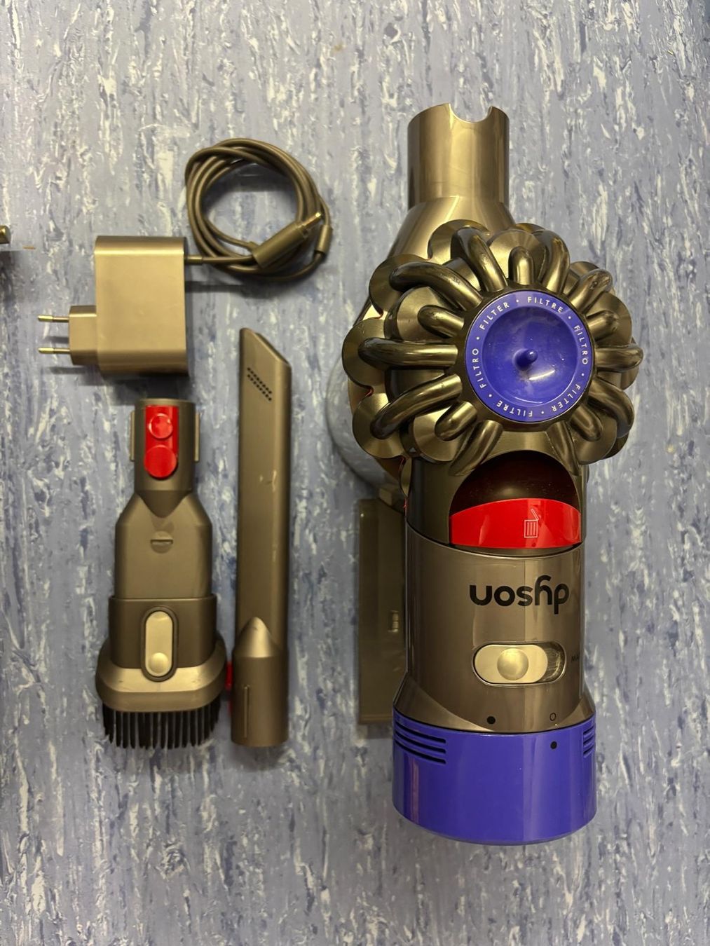 Dyson Aspirapolveri & Accessori: Dyson v8 – Usato da Wangs venduto da Snoop5