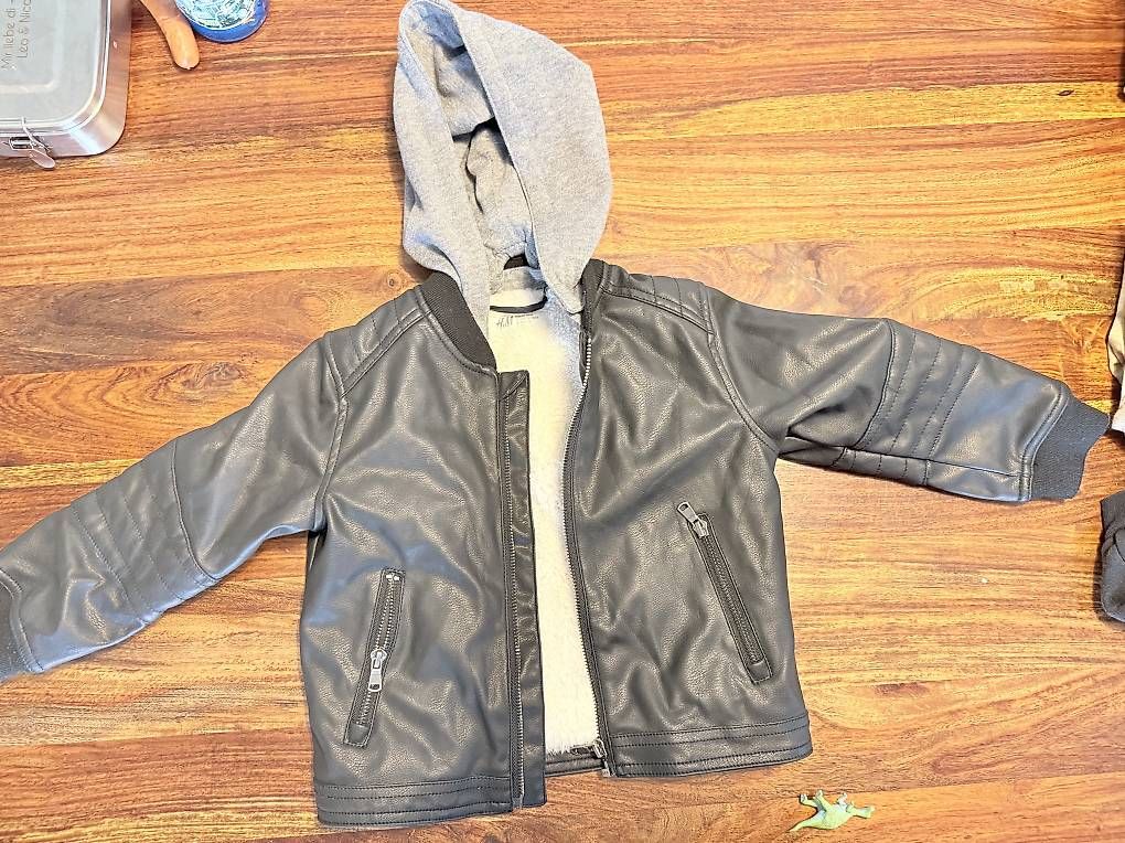 Vestes & Manteaux: Kinderjacke Gr. 104 – D'occasion à Lätti par Cerui