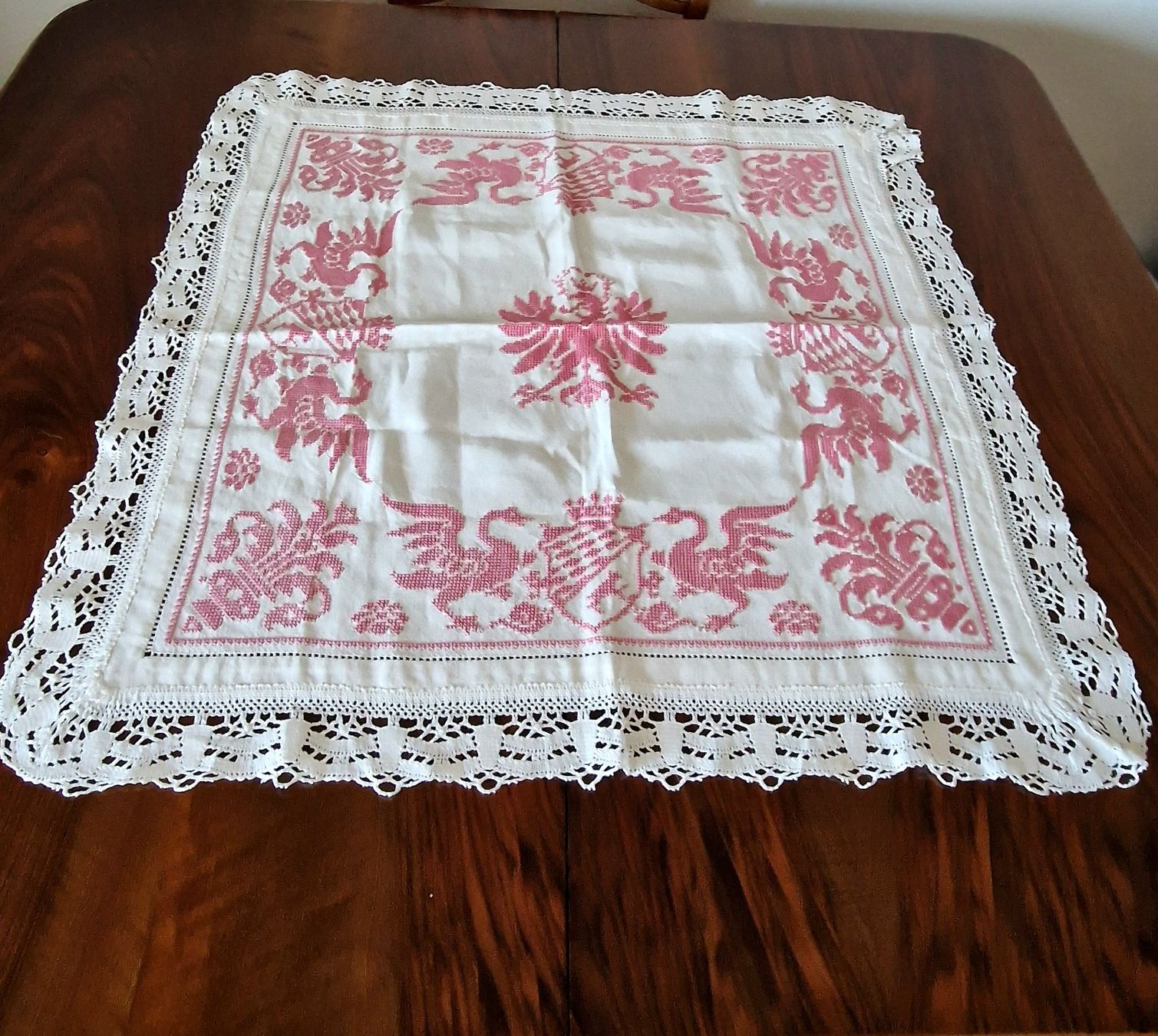Altra biancheria da tavola: Mitteldecke Handbestickt 82x82cm – Usato da Bern venduto da Antikbatik