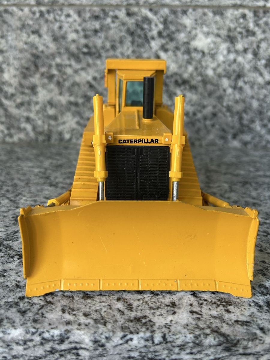 Conrad Kit di modellismo & Modellini statici: Caterpillar D10 , 1:50 , Conrad – Usato da Horw venduto da Tigercat635