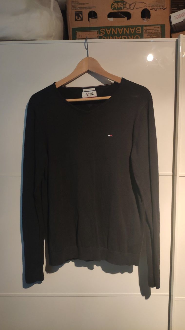 Tommy Hilfiger Pullover & Sweatshirts: Tommy Hilfiger V-Neck Pullover Denim schwarz gebraucht – Gebraucht aus Zürich von Engiadina75