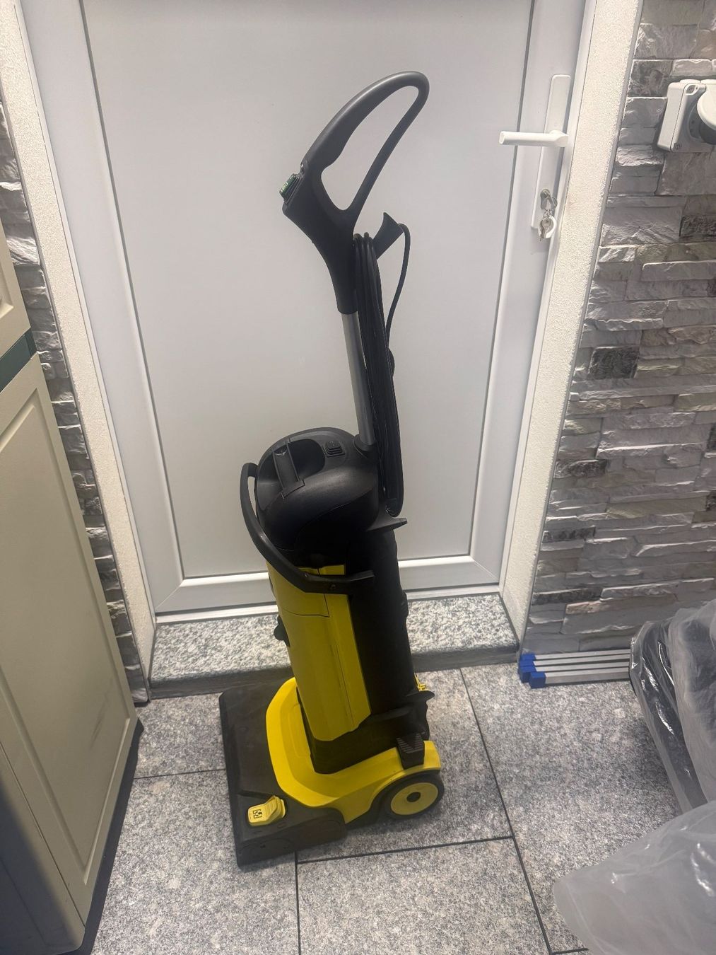 Kärcher Tutte le macchine: Kärcher BR 30/4 C Scheuersaugmaschine – Usato da Wettingen venduto da bar7 1