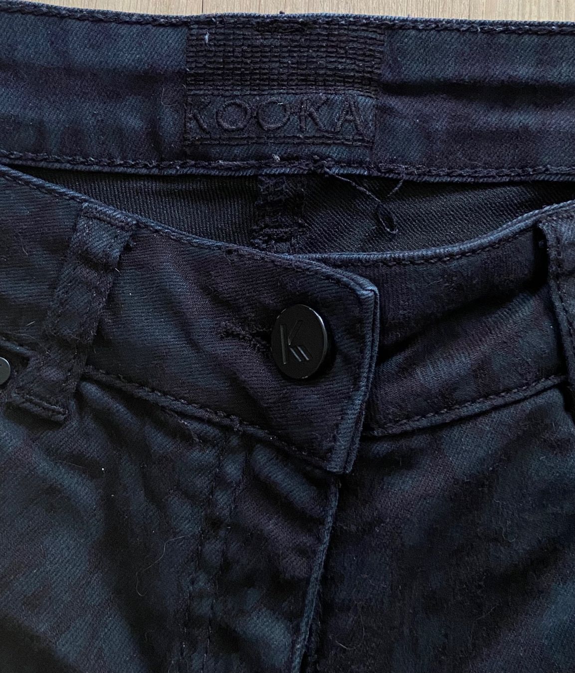 Kookai Jeans: KOOKAI Jean slim noir léopard t.40 – Nuovo (secondo la descrizione) da Genève venduto da kik_8jd6 2