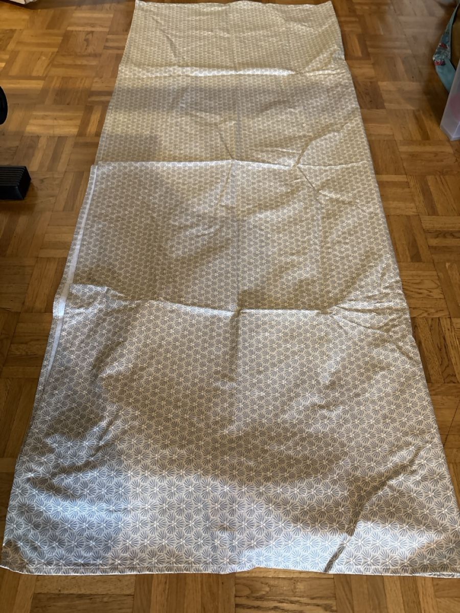 Altra biancheria da tavola: Nappe rectangulaire beige et blanche, parfait état – Usato da Genève venduto da captus