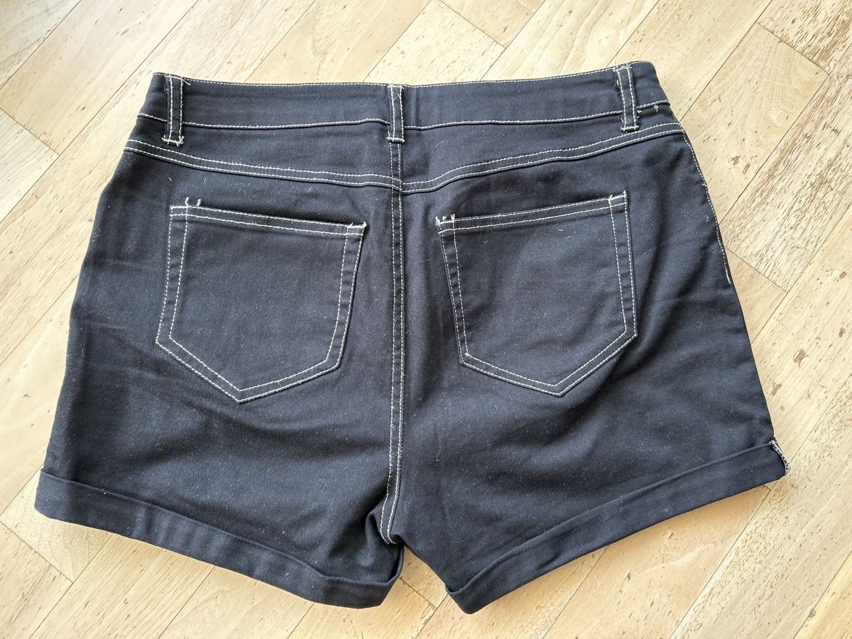 Pantaloni: Schwarze Shorts, Grösse 36 – Usato da St. Urban venduto da uschi73 2