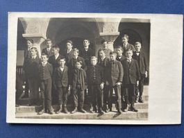 Alte Fotografie: Schulklasse, Knaben um 1920, Top